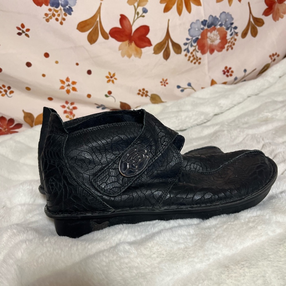 Alegria EU 41/ US 10.5 Caiti 586 Leaf Print Hook Loop Closure Ankle Goth Booties - Picture 6 of 15